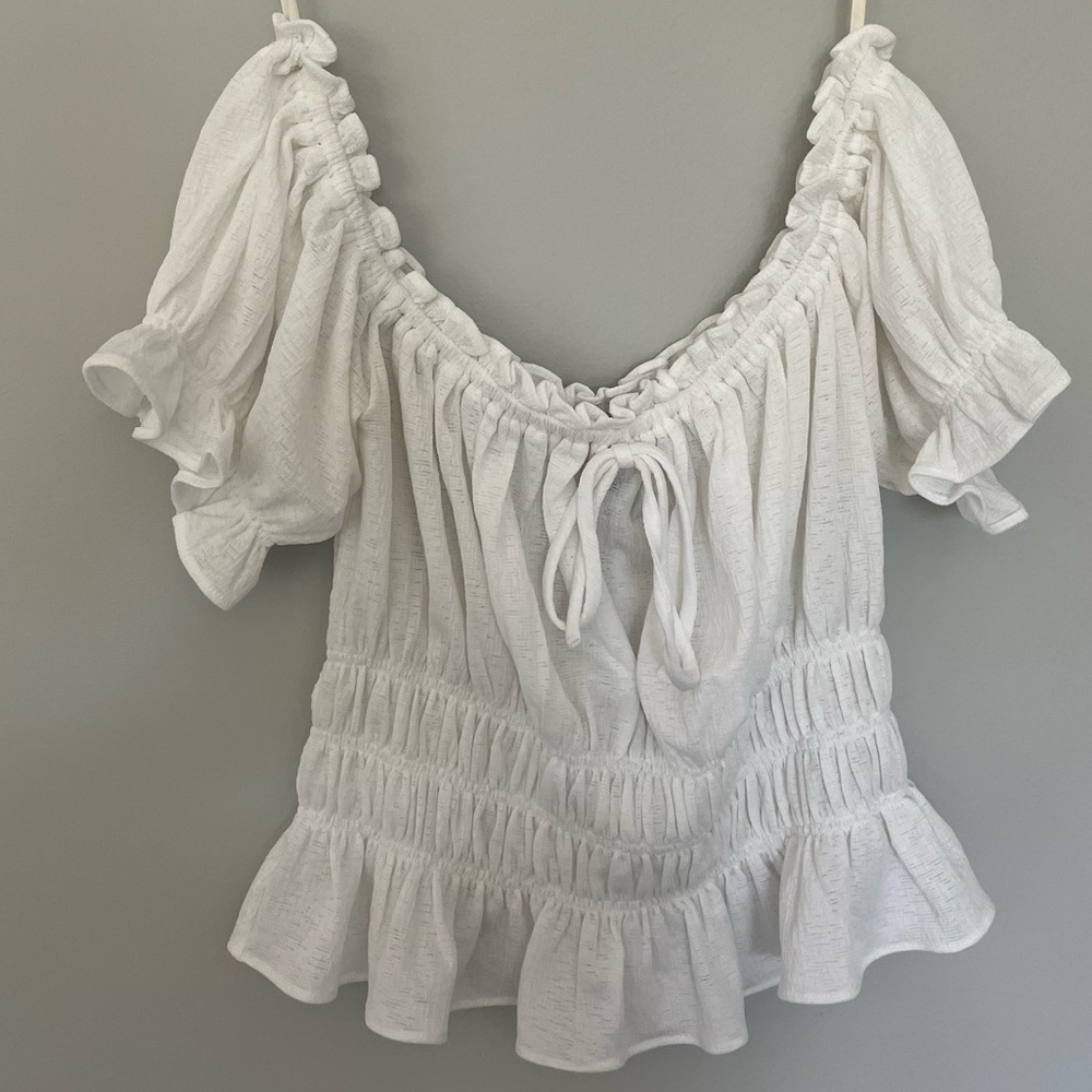 Forever 21 White Off-Shoulder Top. Size small.